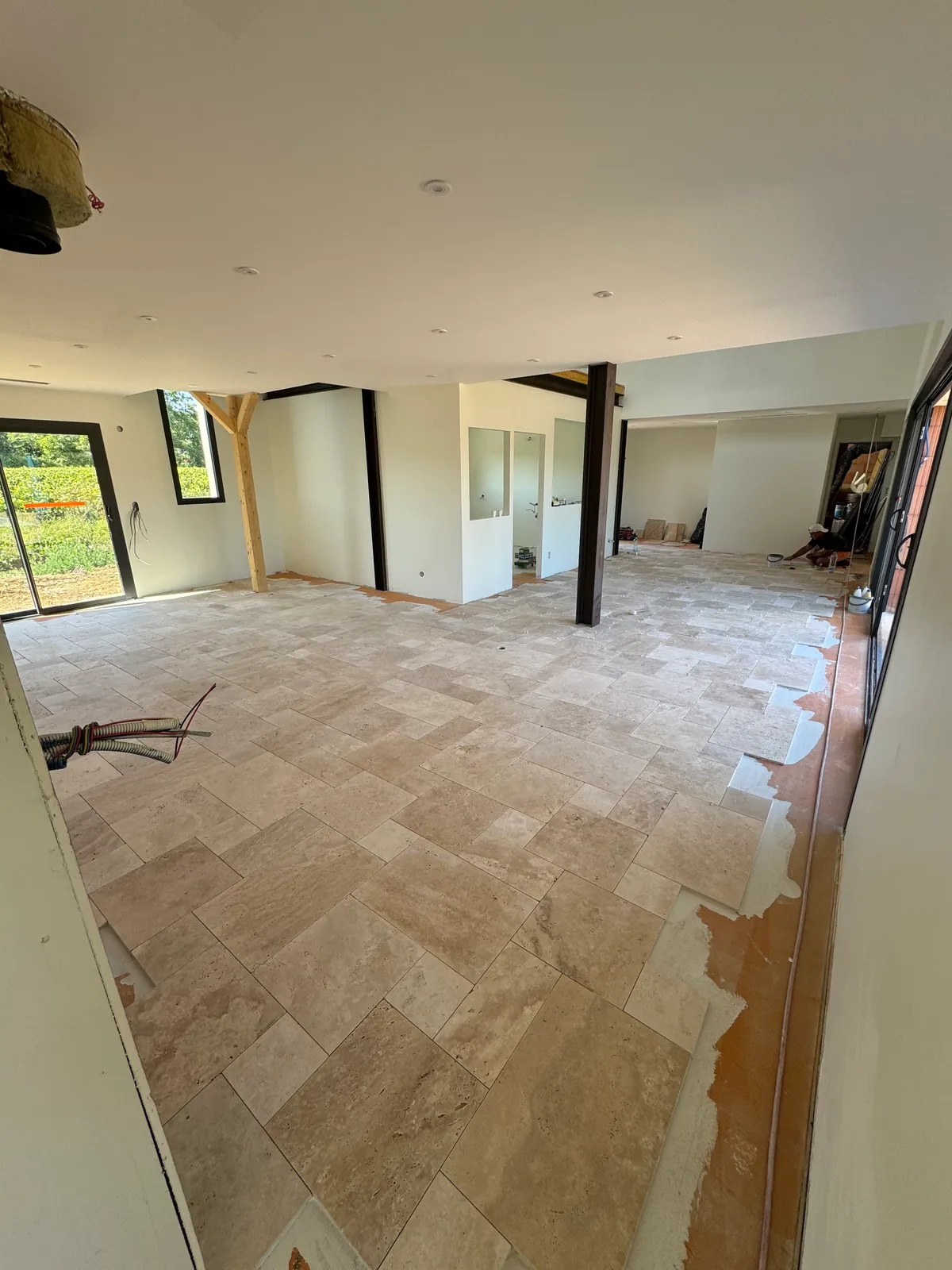 Chantier carrelage & travertin (photo 3) — réalisation SARL Pinto José, Saône-et-Loire