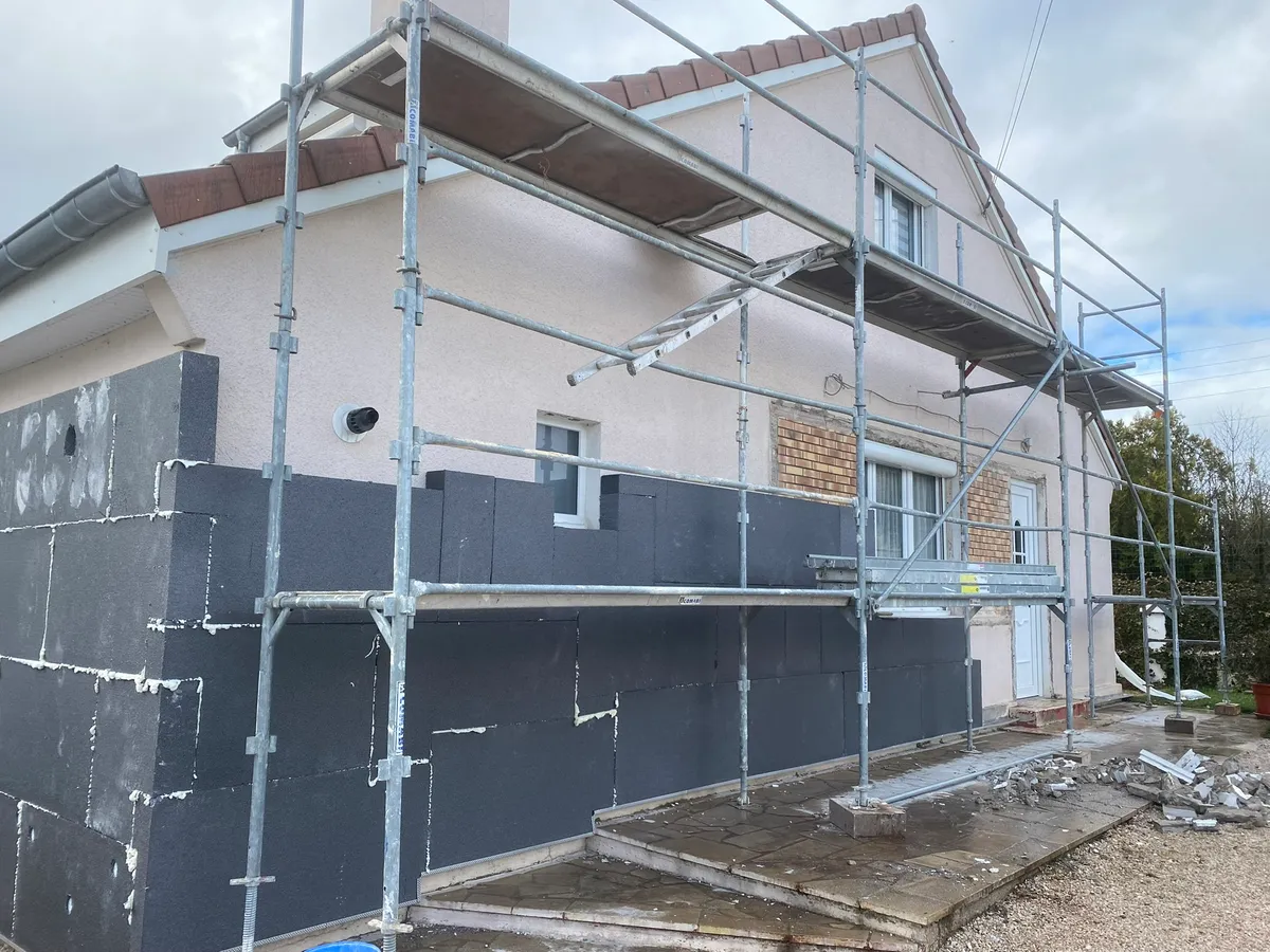 Chantier isolation par l'extérieur (ite) (photo 3) — réalisation SARL Pinto José, Saône-et-Loire